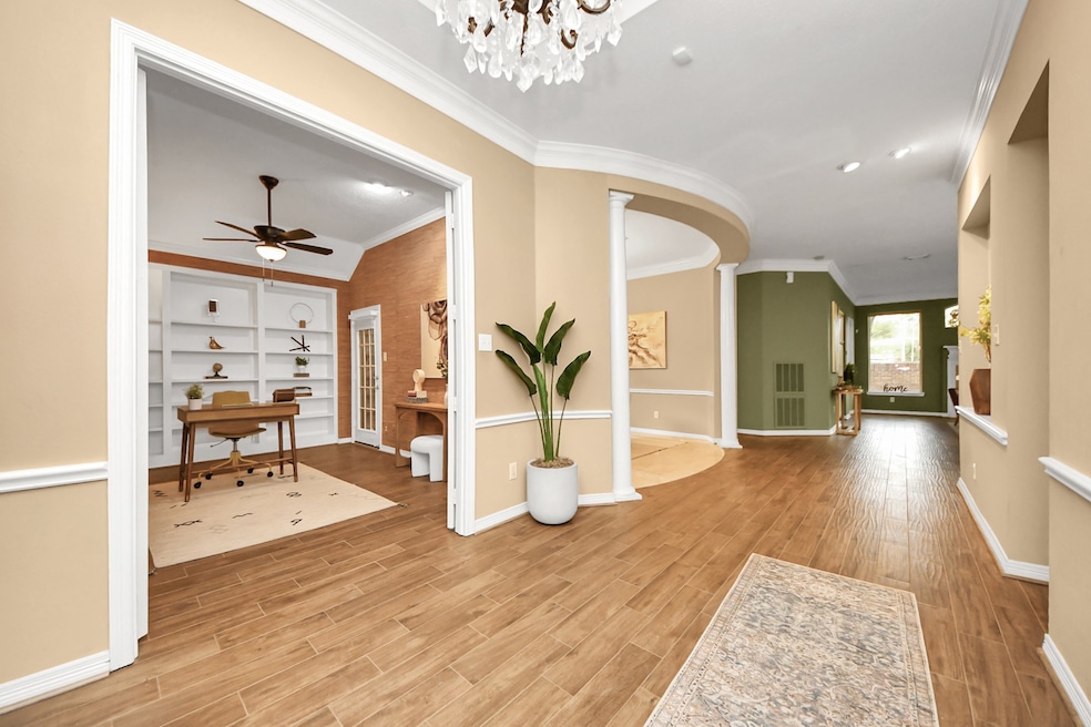 Welcome to 1542 Orchard Park Dr! As you walk into