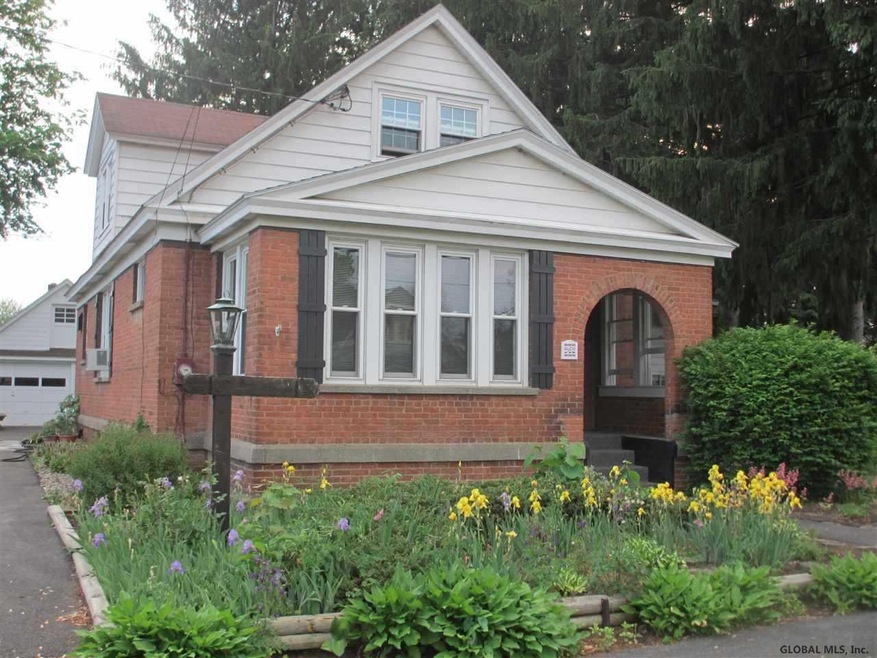 962 Adams St, Schenectady, NY 12306 - photo 1