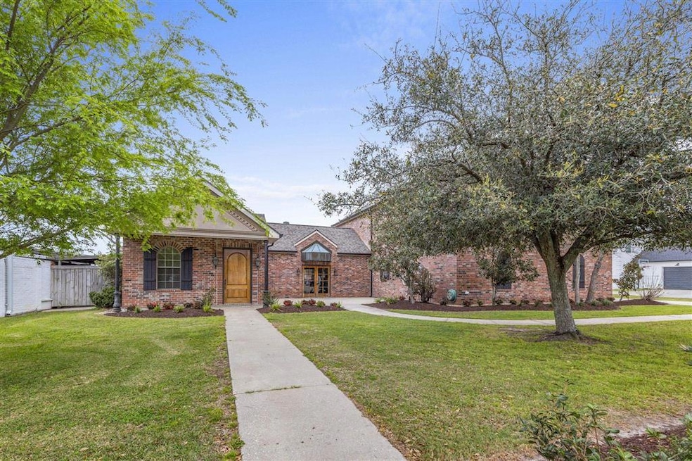 4329 Edgewater Dr, Lake Charles, LA 70605 - photo 1