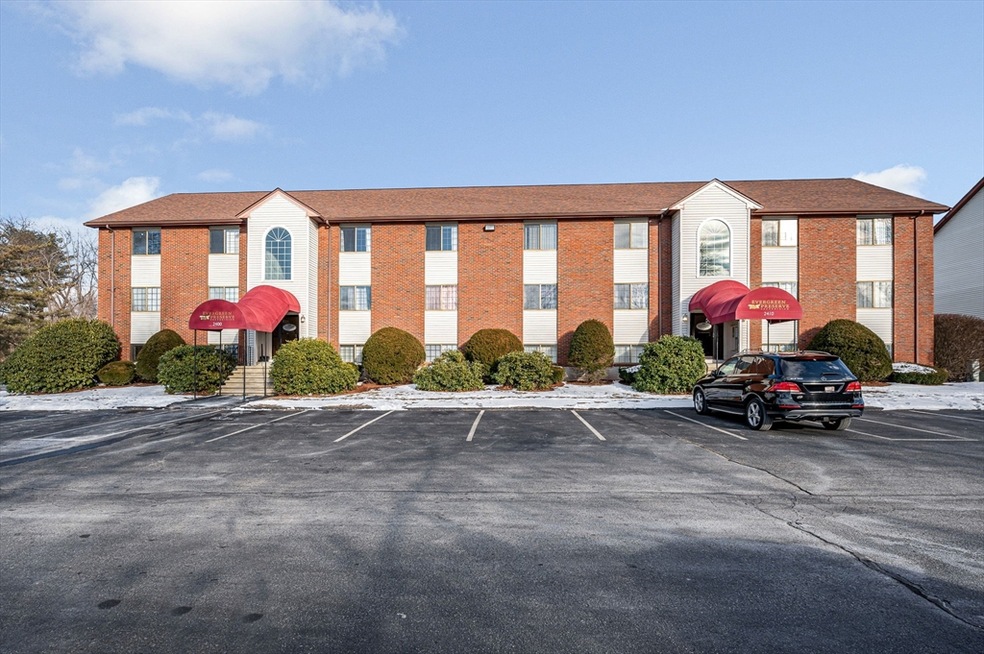 2410 Skyline Dr unit 11, Lowell, MA 01854 - photo 1