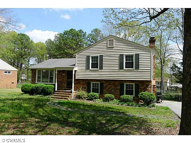 Facade/Exterior Front - A tidy house in a quiet neighborhood.