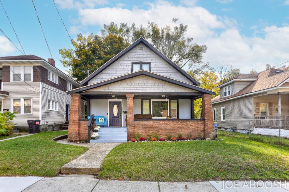 610 Dickinson St SE