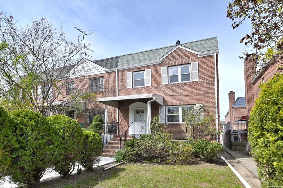 6906 Utopia Pkwy, Fresh Meadows, NY 11365 - photo 1