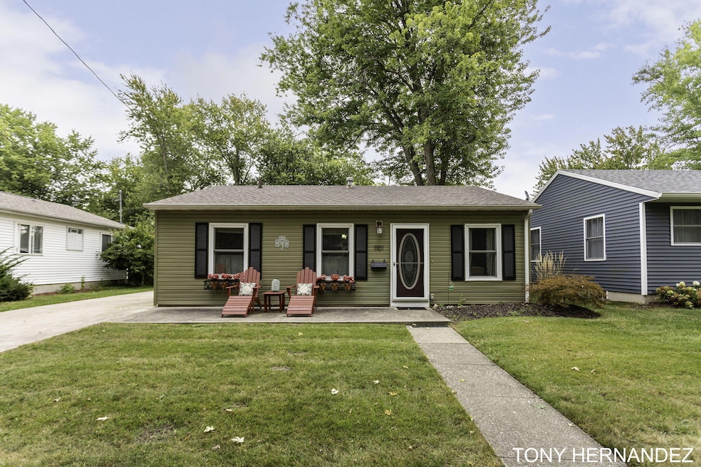2-web-or-mls-1101-hazel-st