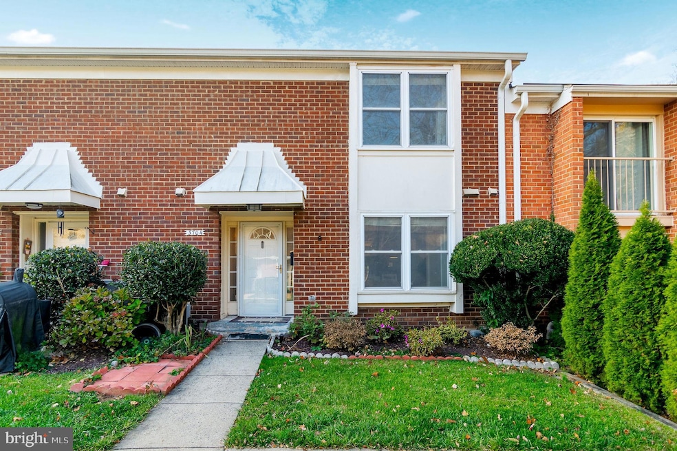 3704 Persimmon Cir, Fairfax, VA 22031 - photo 1