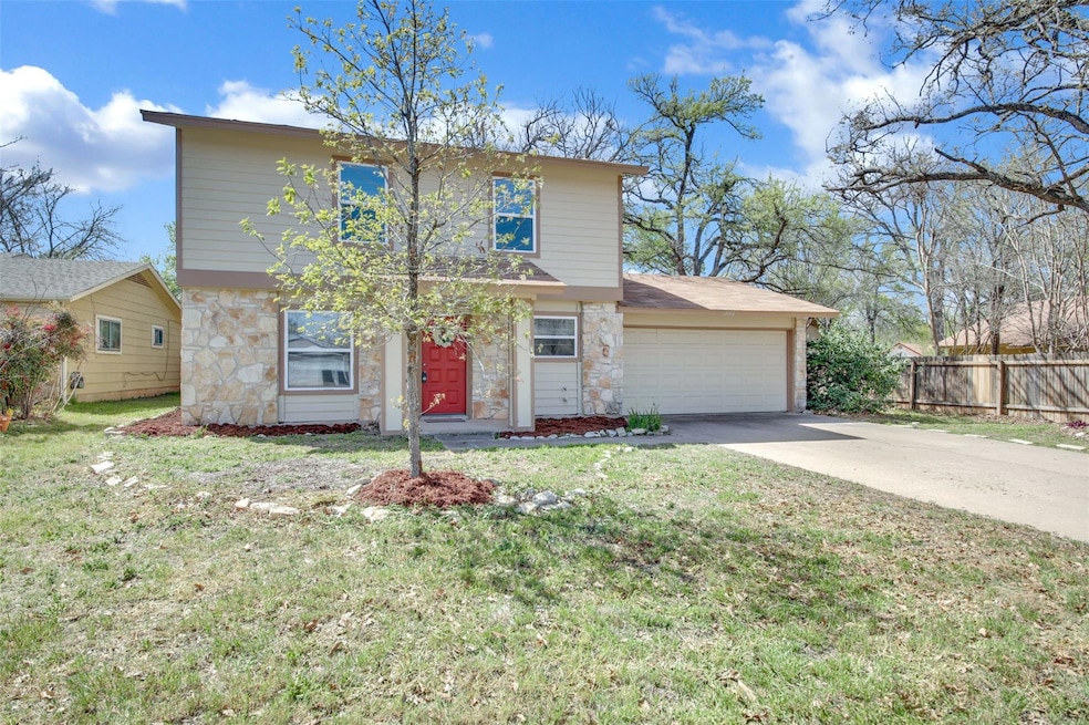 View of front of house with fence, concrete drive