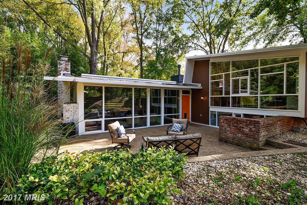 2406 Daphne Ln, Alexandria, VA 22306 - photo 1