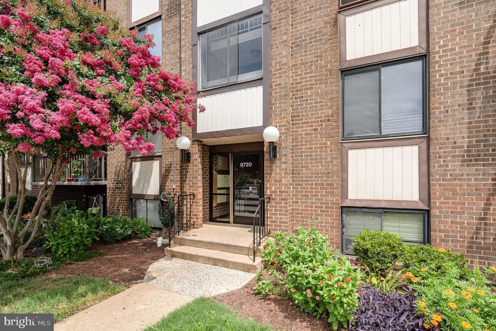 9720 Kingsbridge Dr unit 302, Fairfax, VA 22031 - photo 1