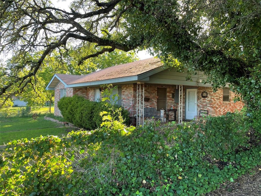 700 W Park Ave, Weatherford, TX 76086 - photo 1