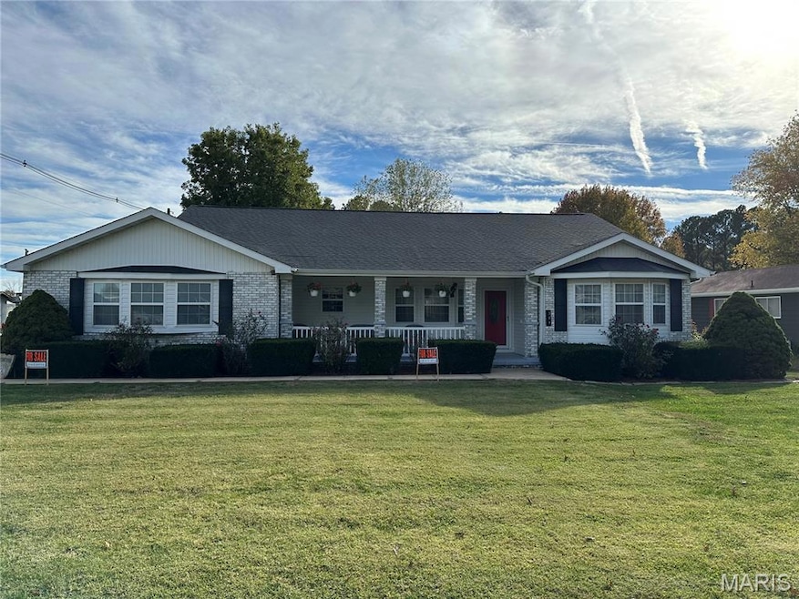 304 Crestview Dr, Steeleville, IL 62288 - photo 1