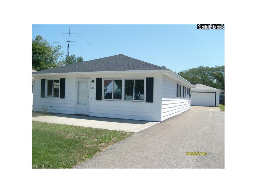 LIKE NEW 3 BEDROOM RANCH WITH 1 1/2 BATHS. NEW ROO