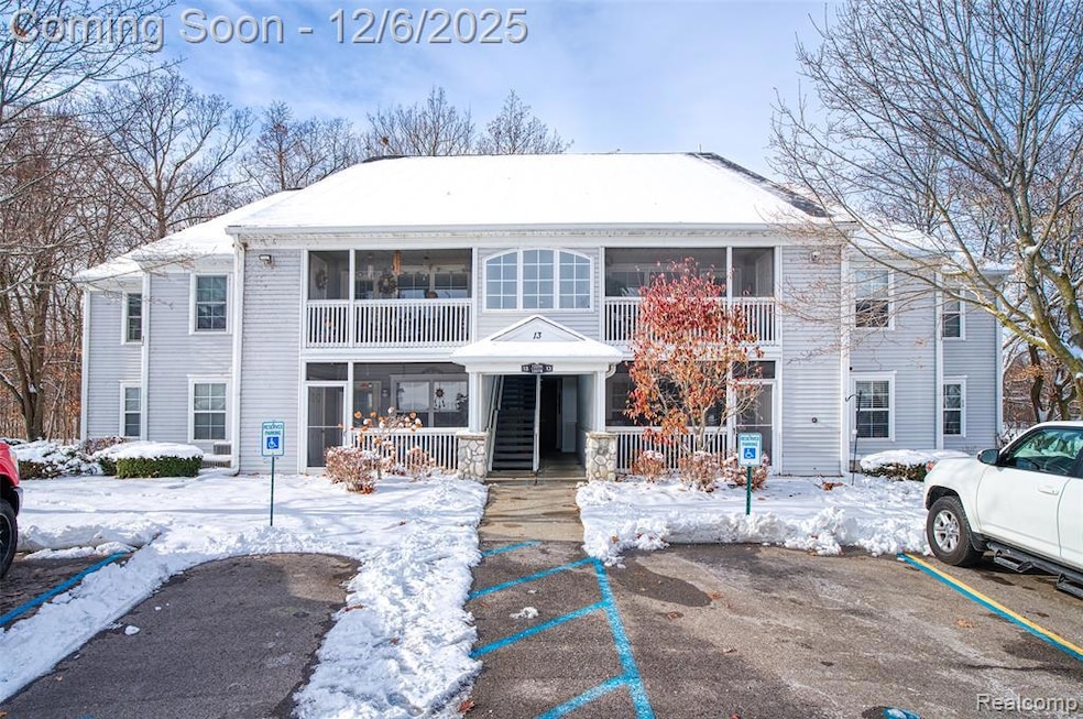 12274 Saint Andrews Way unit 118, Fenton, MI 48430 - photo 1