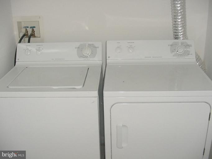 13226 Copper Cove Way, Herndon, VA 20171 - photo 1