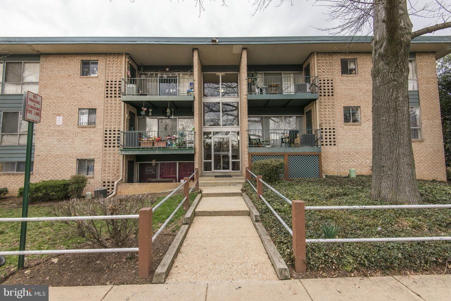 3708 N Rosser St unit T3, Alexandria, VA 22311 - photo 1