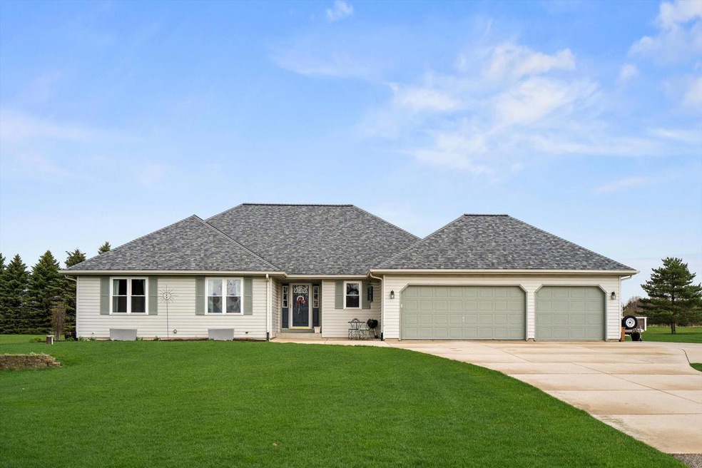 W5616 Country Manor Road