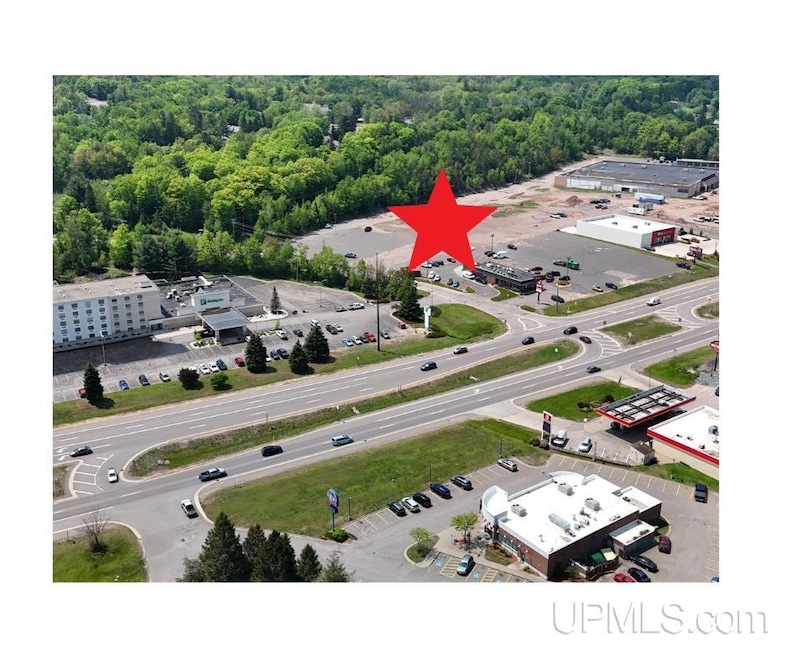 2001 Wilson St, Marquette, MI 49855 - photo 1