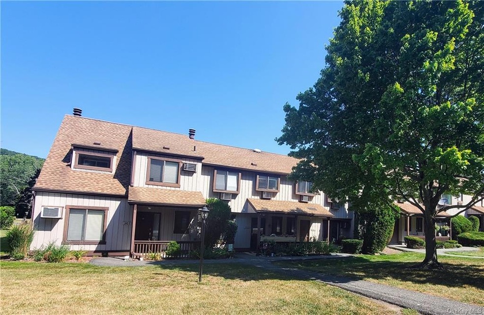 902 Swan Hollow Rd, Monroe, NY 10950 - photo 1