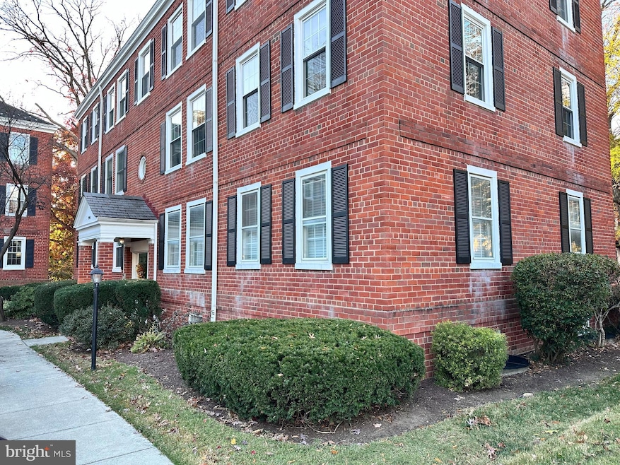2916 S Buchanan St unit A2, Arlington, VA 22206 - photo 1