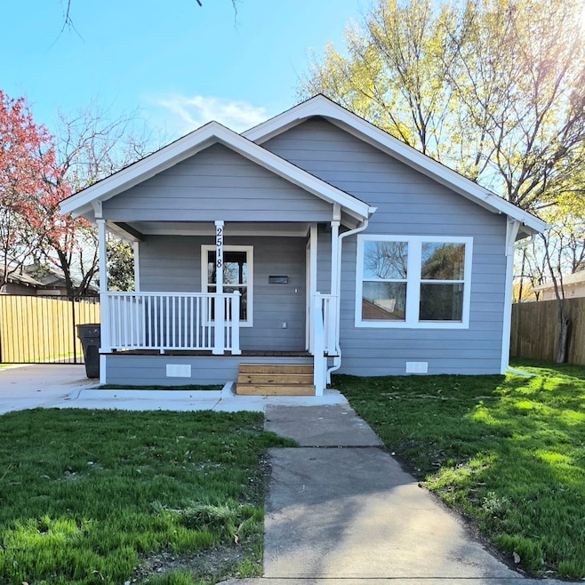 2518 W Clarendon Dr, Dallas, TX 75211 - photo 1