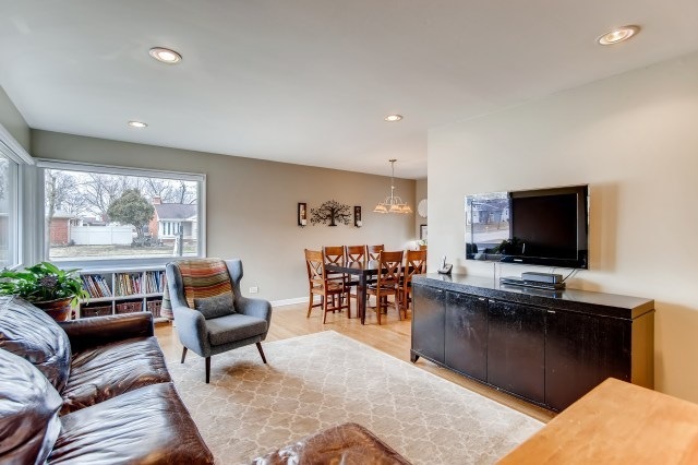 565 E Park Ave, Elmhurst, IL 60126 - photo 1