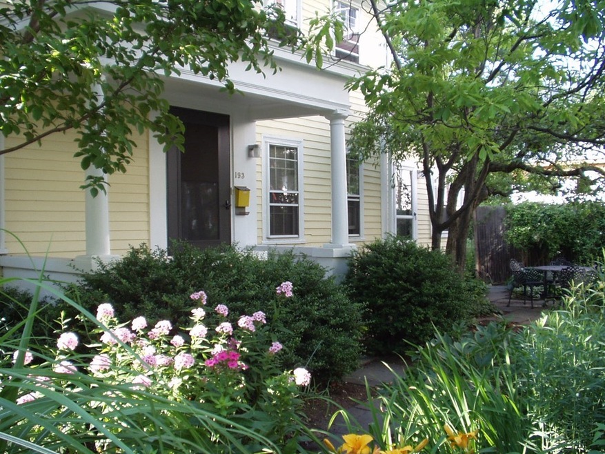 193 Hamilton St unit 193, Cambridge, MA 02139 - photo 1