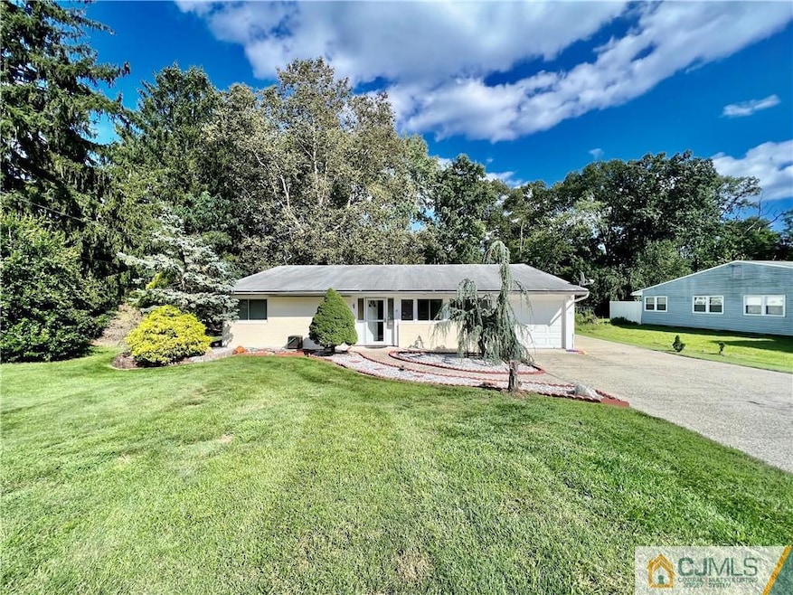 18 Dawson Rd, Kendall Park, NJ 08824 - photo 1