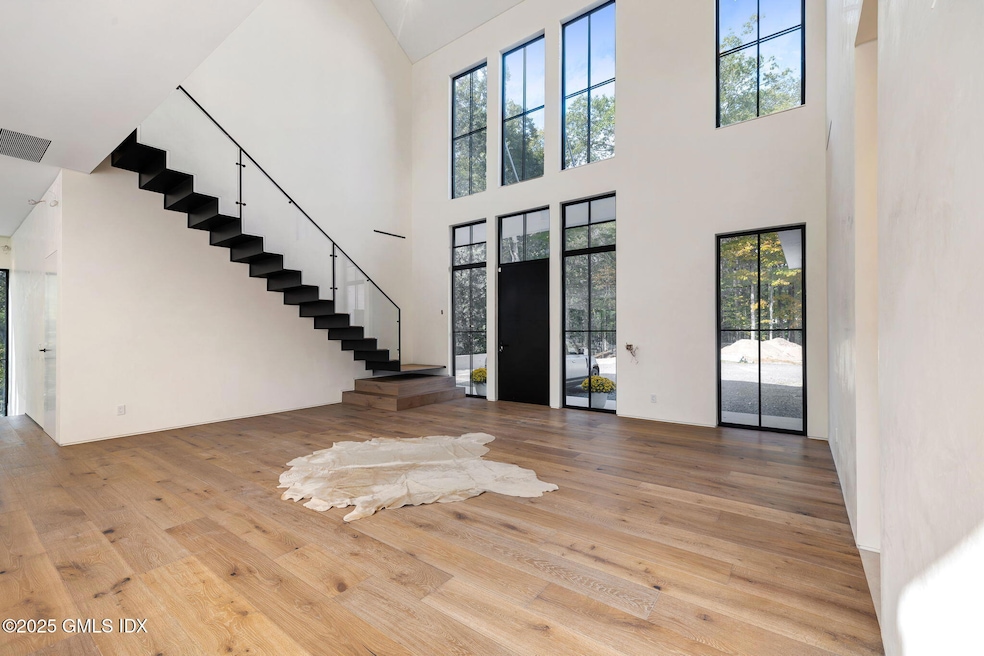 41 Mohawk Ln, Greenwich, CT 06831 - photo 1