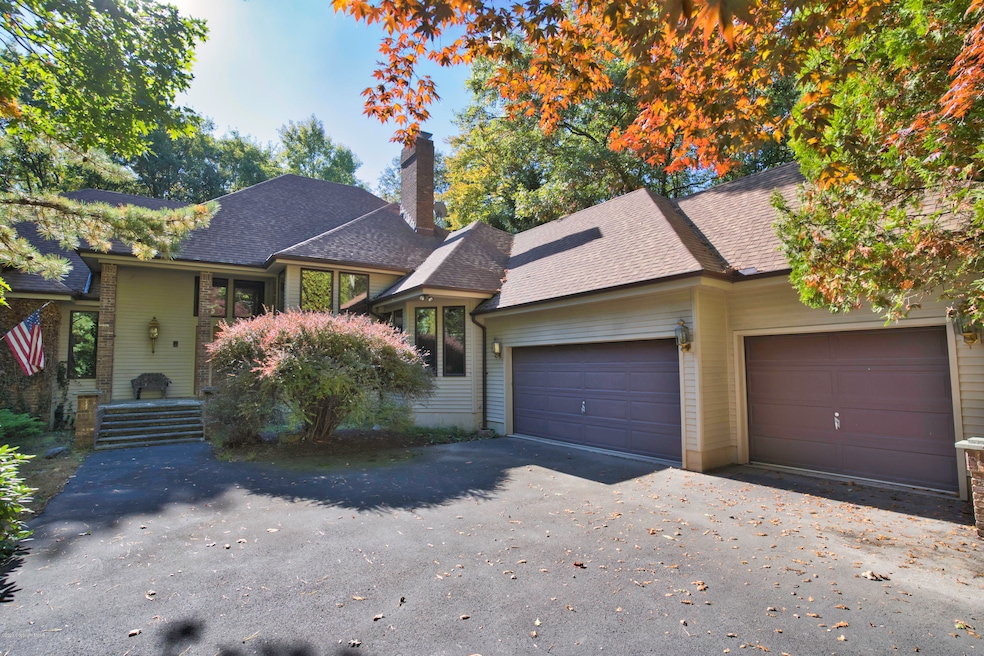 144 Ladderback Ln, Cresco, PA 18326 - photo 1