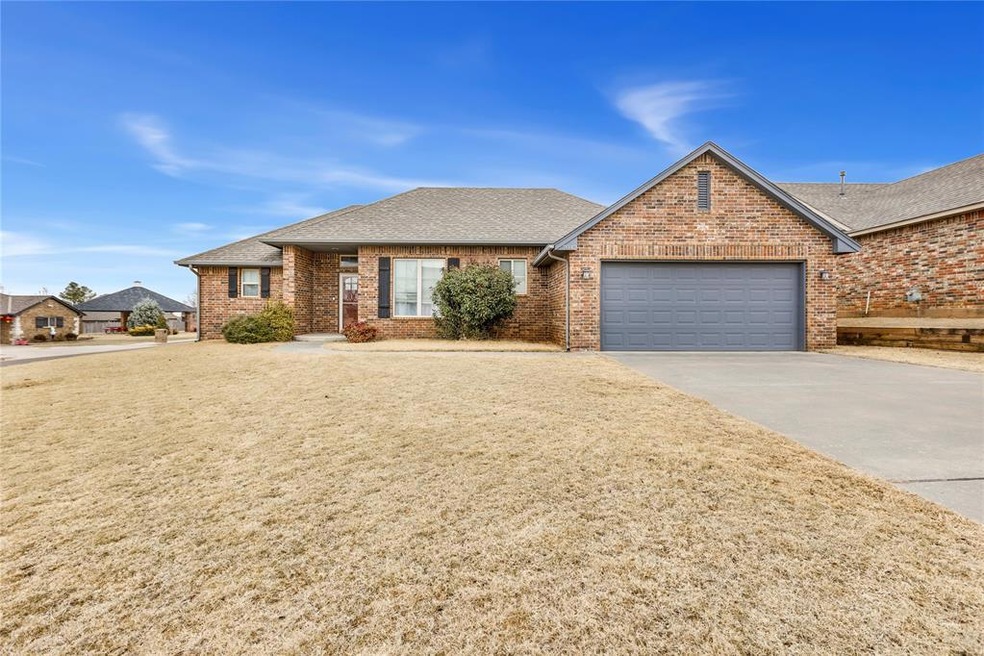 7042 N Cherokee Crossing W, Warr Acres, OK 73132 - photo 1