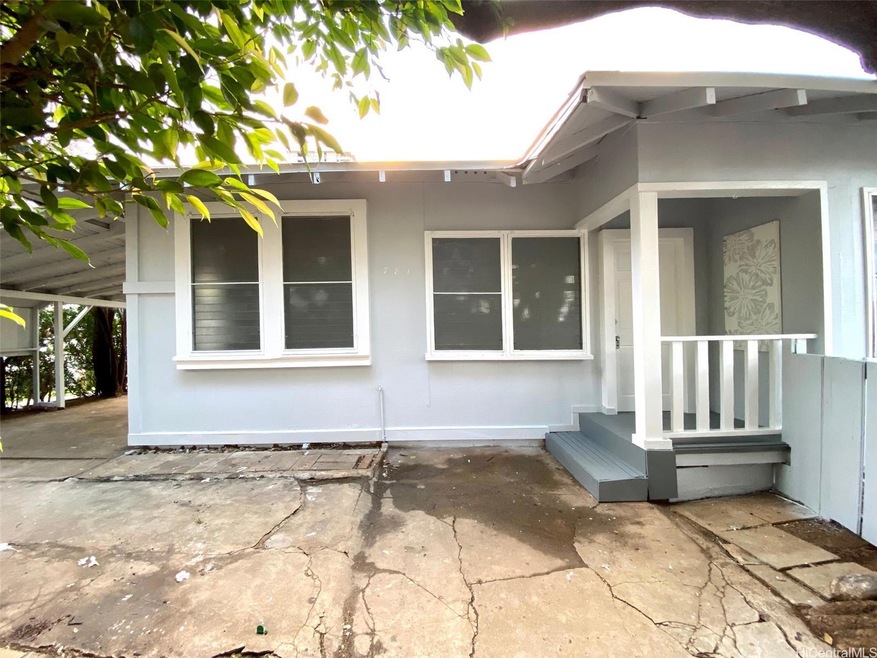 Craftsman-styled single level charmer.