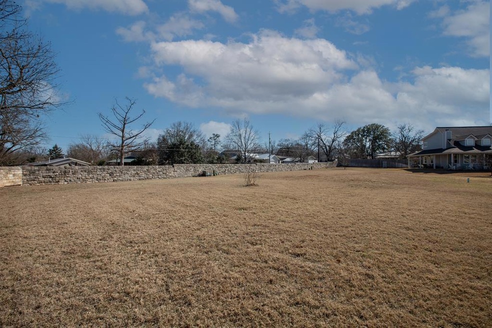 405 Cypress unit 15, Fredericksburg, TX 78624 - photo 1