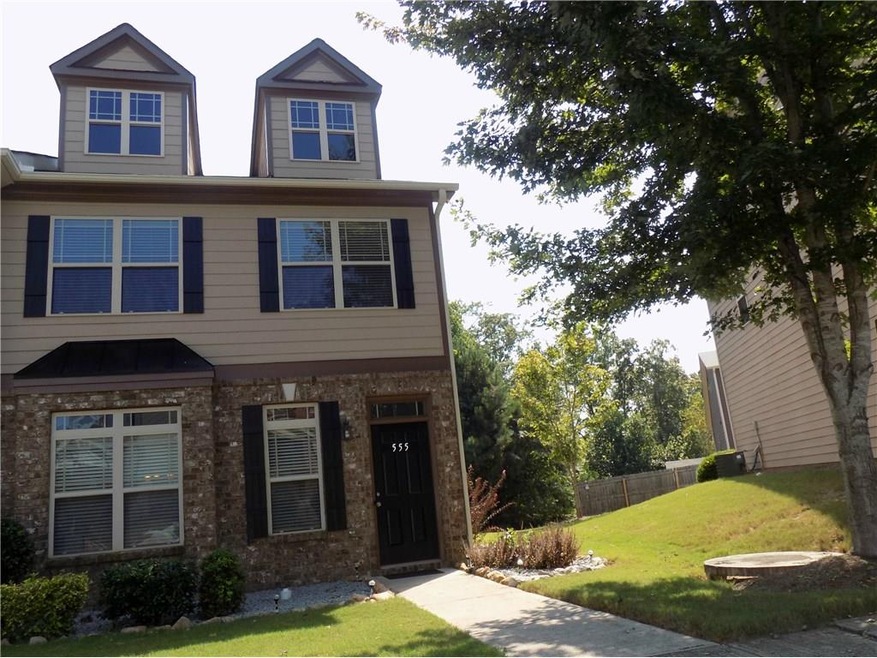 Superbly decorated end unit 3 BR 2.5 BA.