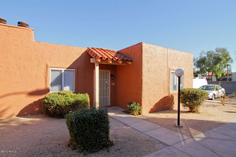Coner End Unit Close to Parking