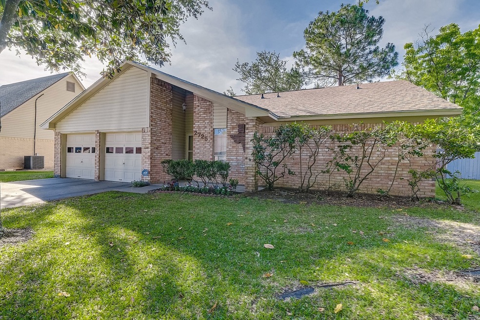 2725 El Camino St, Bay City, TX 77414 - photo 1