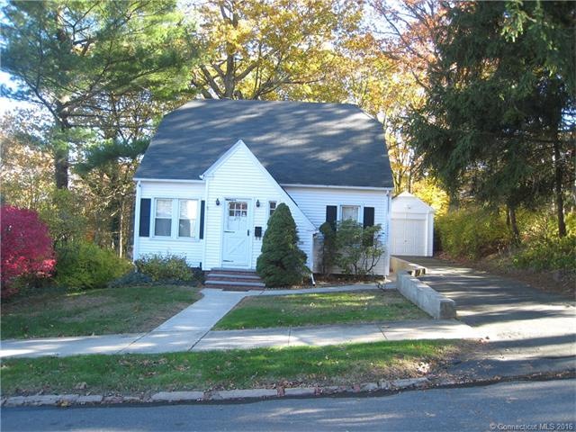 Charming Cape w 3 bedrooms and 1 bath in a quiet n