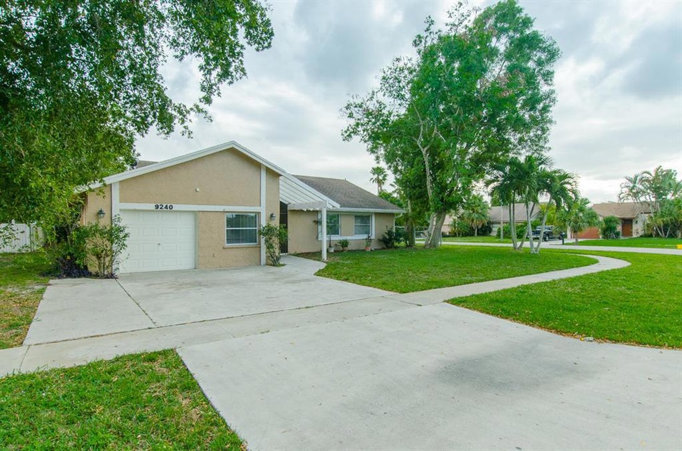 9240 Edgemont Ln, Boca Raton, FL 33434 - photo 1