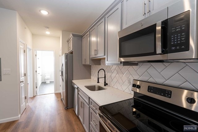 72 Burroughs Place unit 4, Bloomfield, NJ 07003 - photo 1