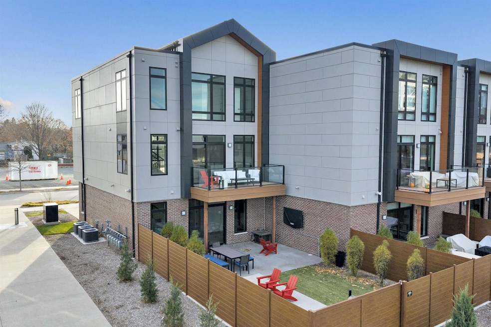 1144 Brookwood Dr, Ashwaubenon, WI 54304 - photo 1