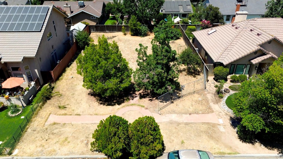 1038 E Omaha Ave, Fresno, CA 93720 - photo 1