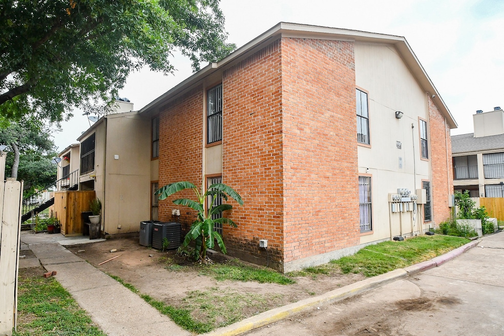 This two-story brick and stucco Townhouse Building