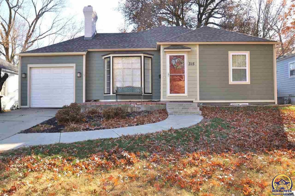 315 SW Hillside Ave, Topeka, KS 66611 - photo 1