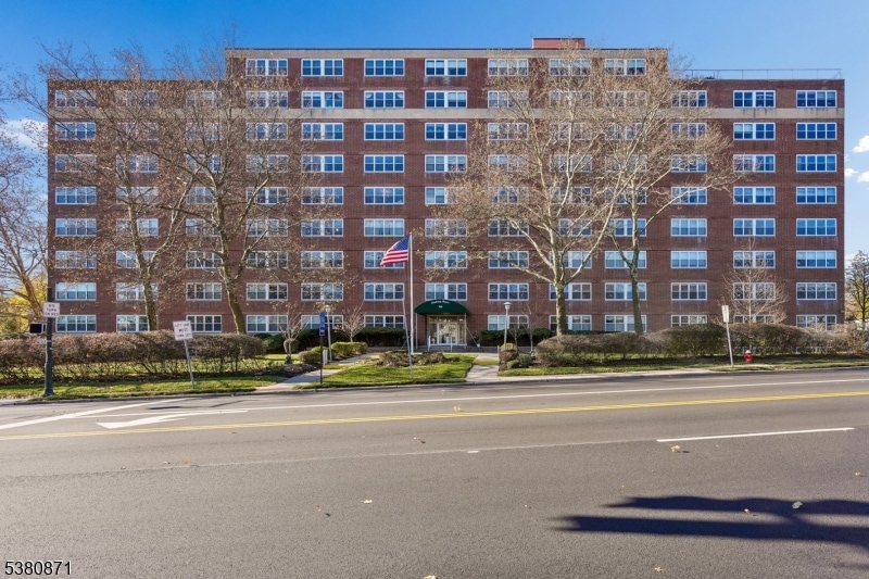 Parkway House unit 5B, Glen Ridge, NJ 07028 - photo 1