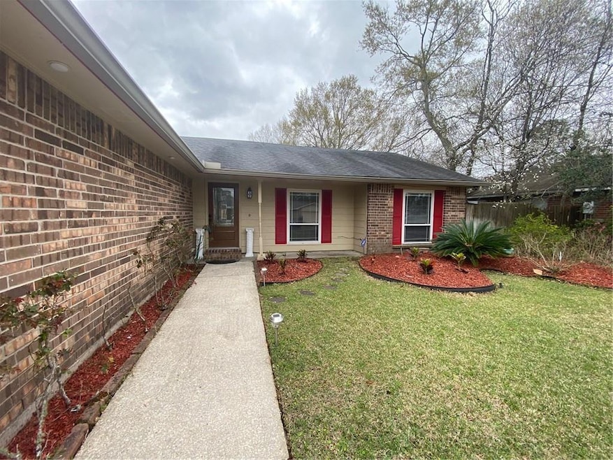 203 Nottingham Lane.  Kingpoint Subdivision, Slide
