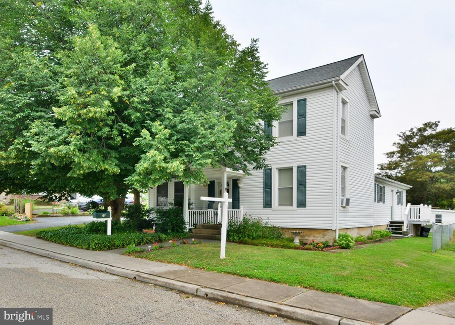 28 2nd Ave, Halethorpe, MD 21227 - photo 1