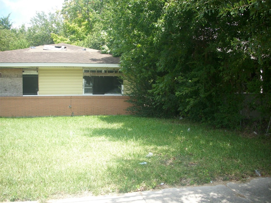 6809 Fairway Dr, Houston, TX 77087 - photo 1