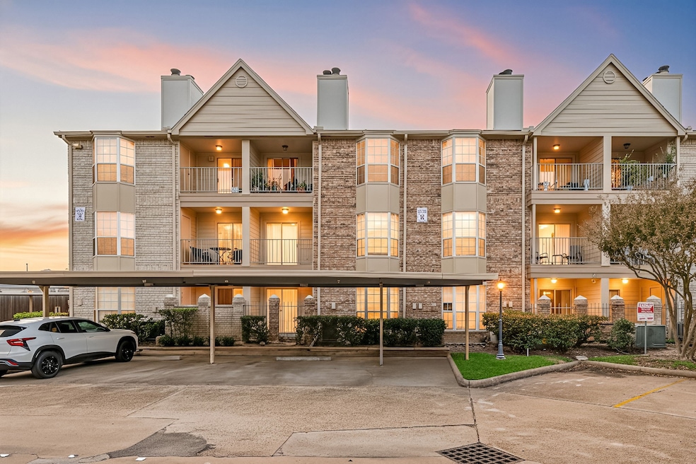 12550 Whittington Dr unit 811, Houston, TX 77077 - photo 1