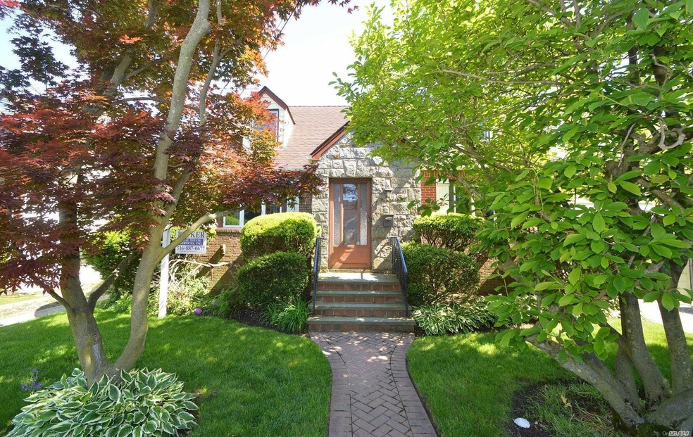 19 Dorothy Place, Lynbrook, NY 11563 - photo 1