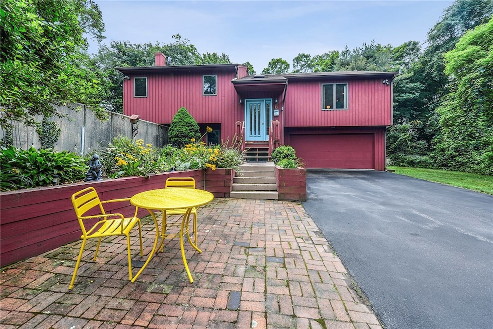 13 Nautilus St, Jamestown, RI 02835 - photo 1