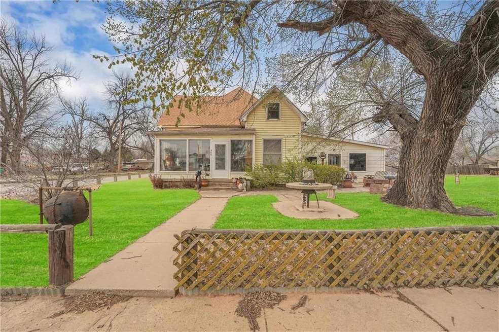 300 W Taylor St, Mangum, OK 73554