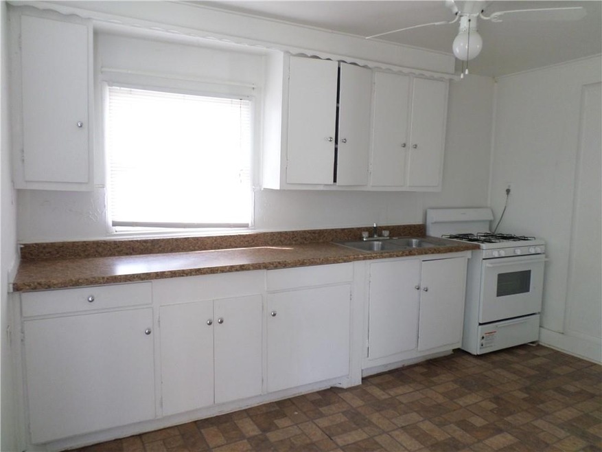 502 N Wentz St unit 1/2, Guthrie, OK 73044 - photo 1